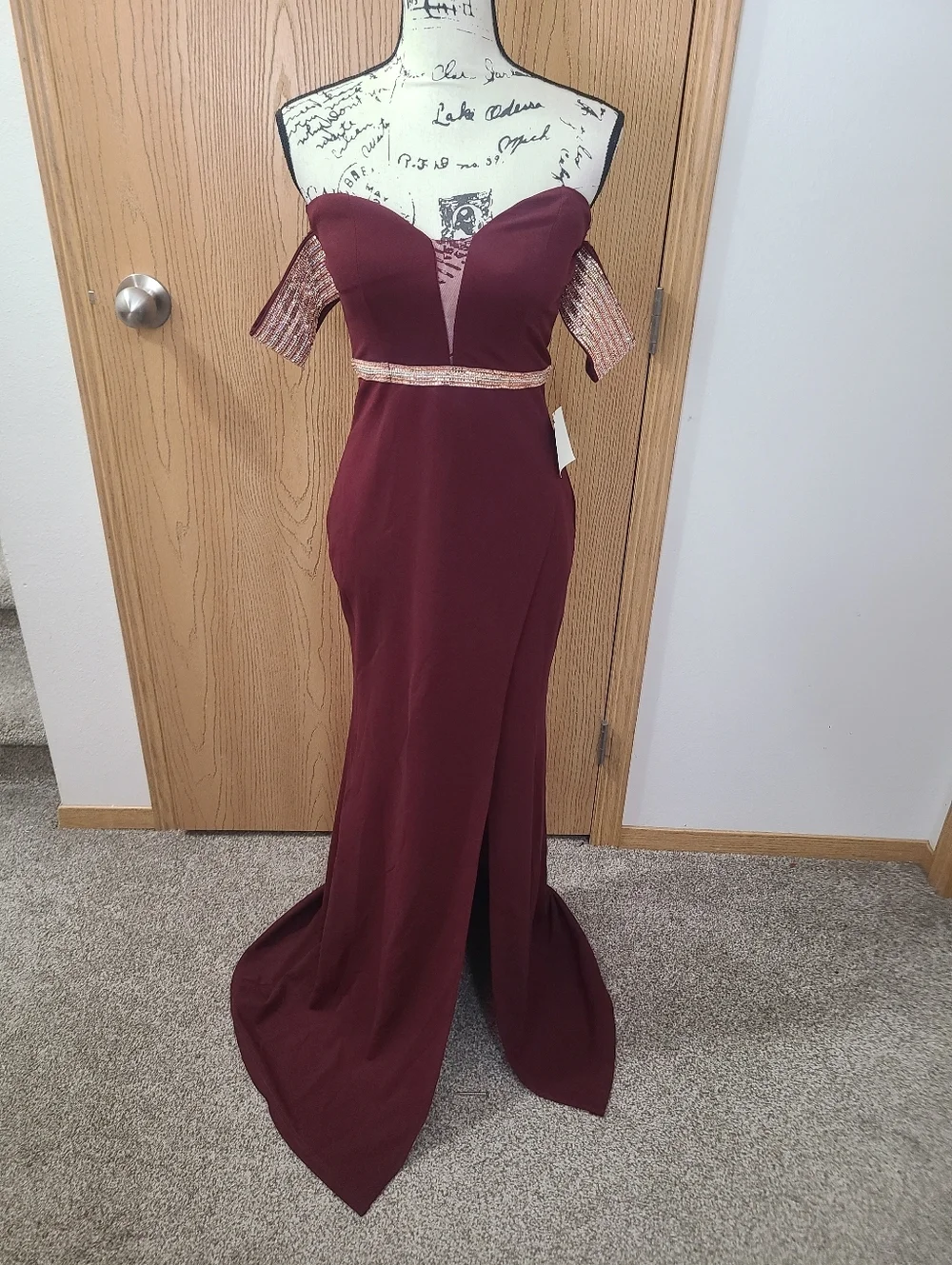 NWT Soieblu Burgundy Rhinestone Off The Shoulder Evening Gown Prom Wedding - Picture 2 of 5